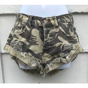Shorts. Camouflage. Military green. Size S.